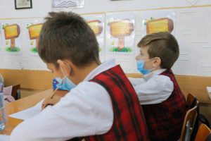 Cum se va desfășura activitatea în școli și licee începând de luni
