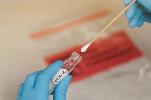 COVID 19 / Săptămâna s-a încheiat cu zeci de cazuri noi și două decese