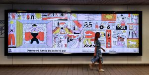 FOTO | O buzoiancă, printre artiştii ce au transformat un pasajul de acces către metrou în galerie de artă