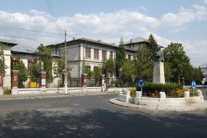 Școala din Cernătești trece în scenariul roșu, elevii de la „Vlahuță” se întorc în clase