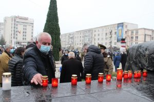 Ceremonia de comemorare a eroilor Revoluției Române din 1989, desfășurată în cadru restrâns în Piața Dacia