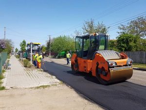 Modernizarea drumului de pe Valea Slănicului, tot mai costisitoare pentru Consiliul Județean