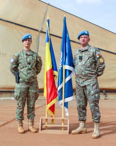 FOTO | Distincții pentru militarii Raluca și Liviu, de la Baza Aeriană Boboc, care au vegheat la siguranța colegilor în Teatrul de operații Mali