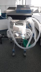 Gest umanitar al unei firme de aparatură medicală pentru salvarea pacienților buzoieni care pot respira doar cu ajutorul ventilatoarelor