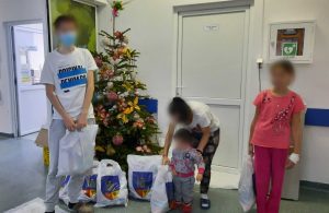 Darurile Moșului au ajuns și în acest an la copiii internați în Spitalul Județean Buzău