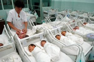 Șase bebeluși au venit pe lume în noaptea dintre ani