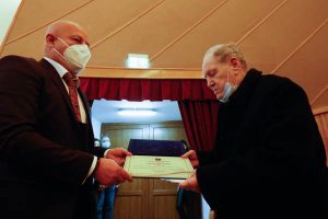 Scriitorul Nicolae Peneș, distins cu titlul de „cetățean de onoare al județului”