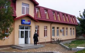 Plouă cu bani de la Guvern peste primăriile liberale din județ. Fărâmițe pentru trei administrații social-democrate