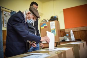 Astăzi, al doilea vot în pandemie