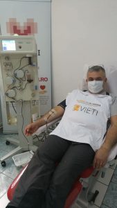 Au dat o mână de ajutor semenilor infectați cu Covid 19 donând plasmă