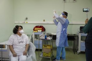 Primarii de municipii conduși de Boc și Toma cer bani pentru organizarea centrelor de vaccinare şi pentru plata personalului