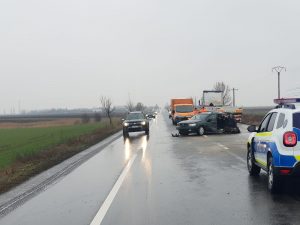 Accident cu doi răniți la ieșire din Limpeziș, din cauza unui șofer în vârstă de 20 de ani