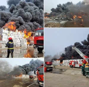 Verdictul pompierilor: incendiul de la firma de reciclare, declanșat de scânteile mecanice produse de un utilaj