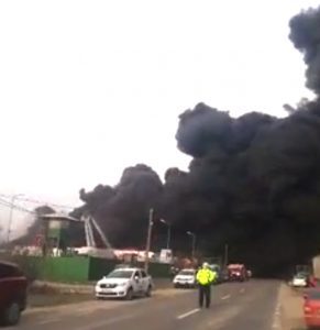 Incendiu puternic la firma ROMRECYCLING, în zona industrială