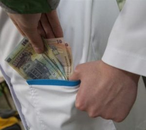 Dosarul mitei de 100 lei la medicul de familie, o făcătură?