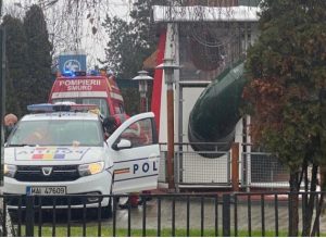 Tânăr polițist în stare gravă după ce i s-a făcut rău în mașina de serviciu