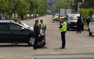 Femeia care a fentat forțele de ordine din cartierul Poștă după instituirea carantinei a fost condamnată în primă instanță
