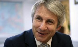 După 30 de ani de muncă la stat, un fost senator de Buzău se angajează în privat
