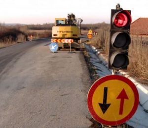 A furat semaforul de pe DJ203K pentru acumulatorul care-l alimentează