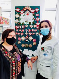 FOTO / Expoziție inedită de mărțișoare cu motive tradiționale românești la Farmacia Maxifarma