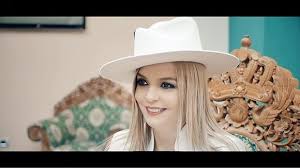 VIDEO | Revenire spectaculoasă în muzică: buzoianul Dragoș Dumitru, în noul clip al Crinei Matei