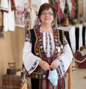 FOTO | Povestea Ameliei Papazissu, singurul creator de artă populară din țară în tehnica țesutului în păr de capră
