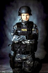 FOTO/VIDEO | Povestea Aurei Erdem, singura femeie din trupele speciale ale Poliției buzoiene