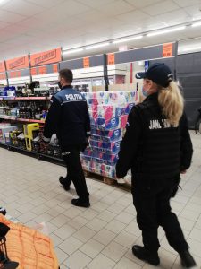 Descindere a oamenilor legii în Mall și în alte centre comerciale din municipiul Buzău