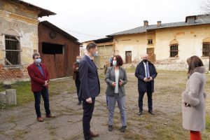 FOTO | Mai e mult până departe! Secretarul general adjunct al Guvernului, vizită de tatonare la ruinele Penitenciarului Rm. Sărat