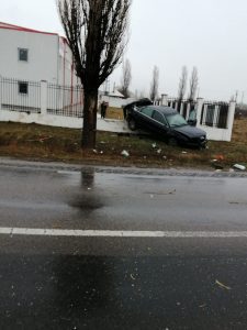 Biciclist lovit de mașină pe DN2B. Unde s-a oprit autoturismul după impact