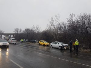 FOTO / Impact violent pe Centura Buzăului. O femeie rănită