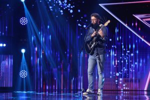 VIDEO | Dan Junior Ungureanu, ,,talentatul” care dă cu mopul și cântă din dragoste
