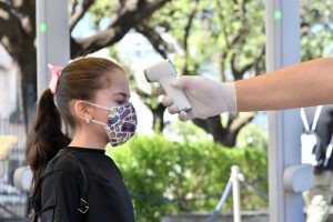 Elevii din clasele a VIII-a și a XII-a merg la școală și în scenariul roșu, a decis Comitetul Național pentru Situații de Urgență