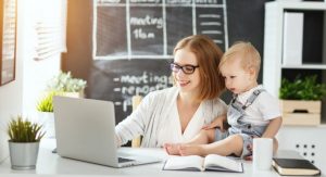 Maternitatea, piedică în carieră pentru femeile de afaceri