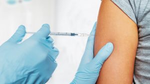 Buzoienii nu se înghesuie la vaccinarea cu AstraZeneca
