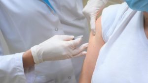 Aproape 45 la sută dintre medicii de familie buzoieni sunt pregătiți să vaccineze anti-COVID în cabinete